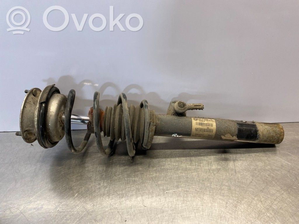 BMW 1 E81 E87 Etuiskunvaimennin kierrejousella 