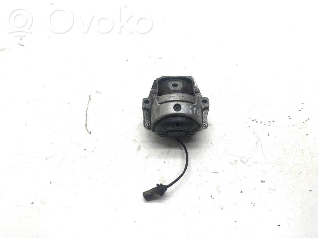 Audi A4 S4 B8 8K Engine mount bracket 