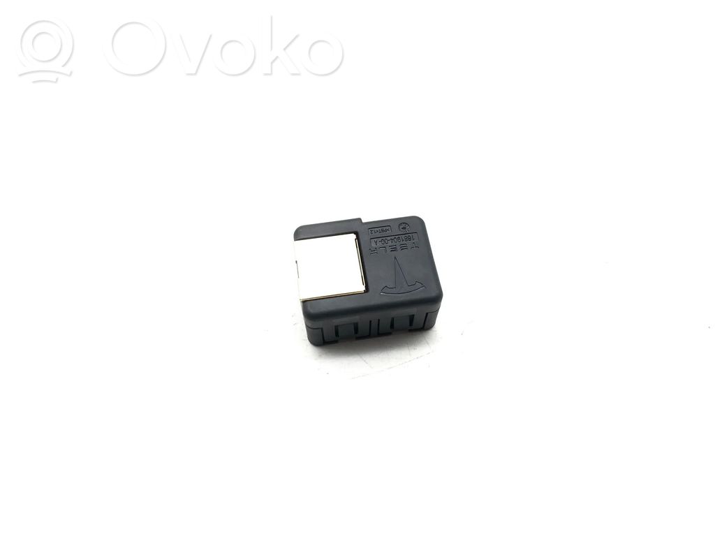 Câble adaptateur AUX   168190400A