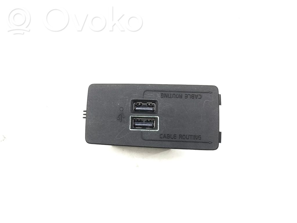 Volvo XC60 Enchufe conector entrada auxiliar 