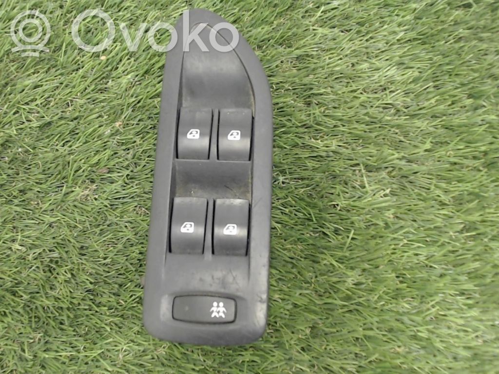 Renault Laguna II Electric window control switch 