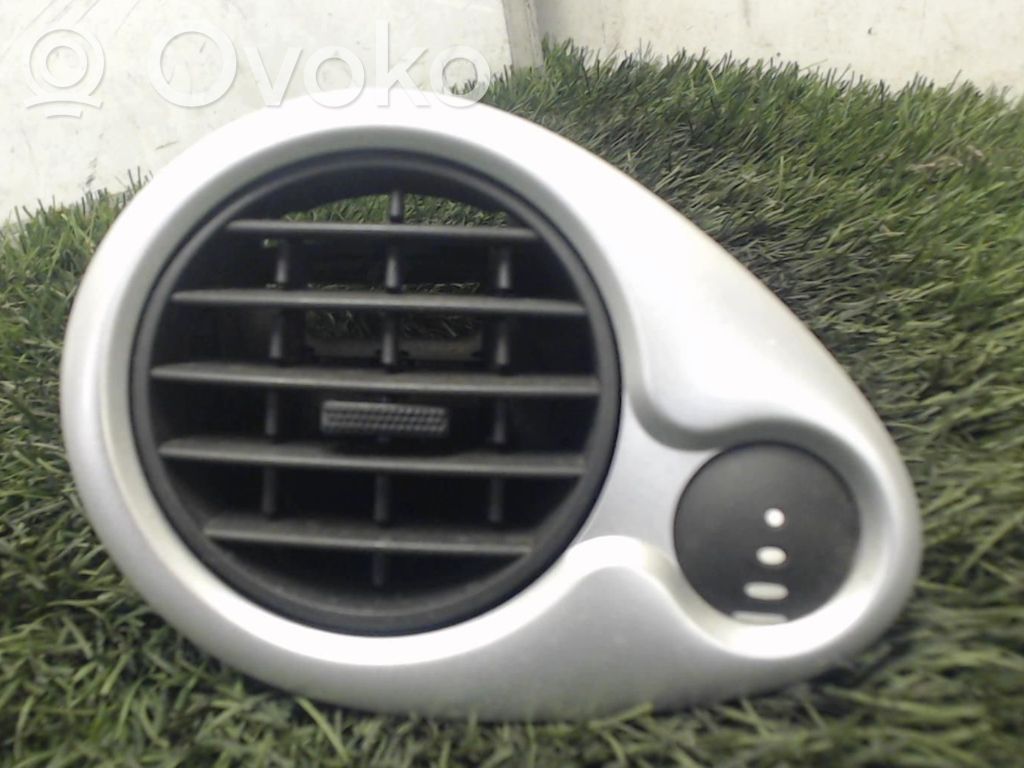 Renault Clio III Garniture, panneau de grille d'aération latérale 