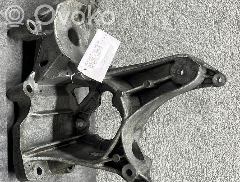 Renault Megane I Engine mount bracket 