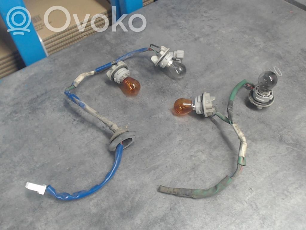 Toyota Auris E180 Takavalon polttimon suojan pidike 