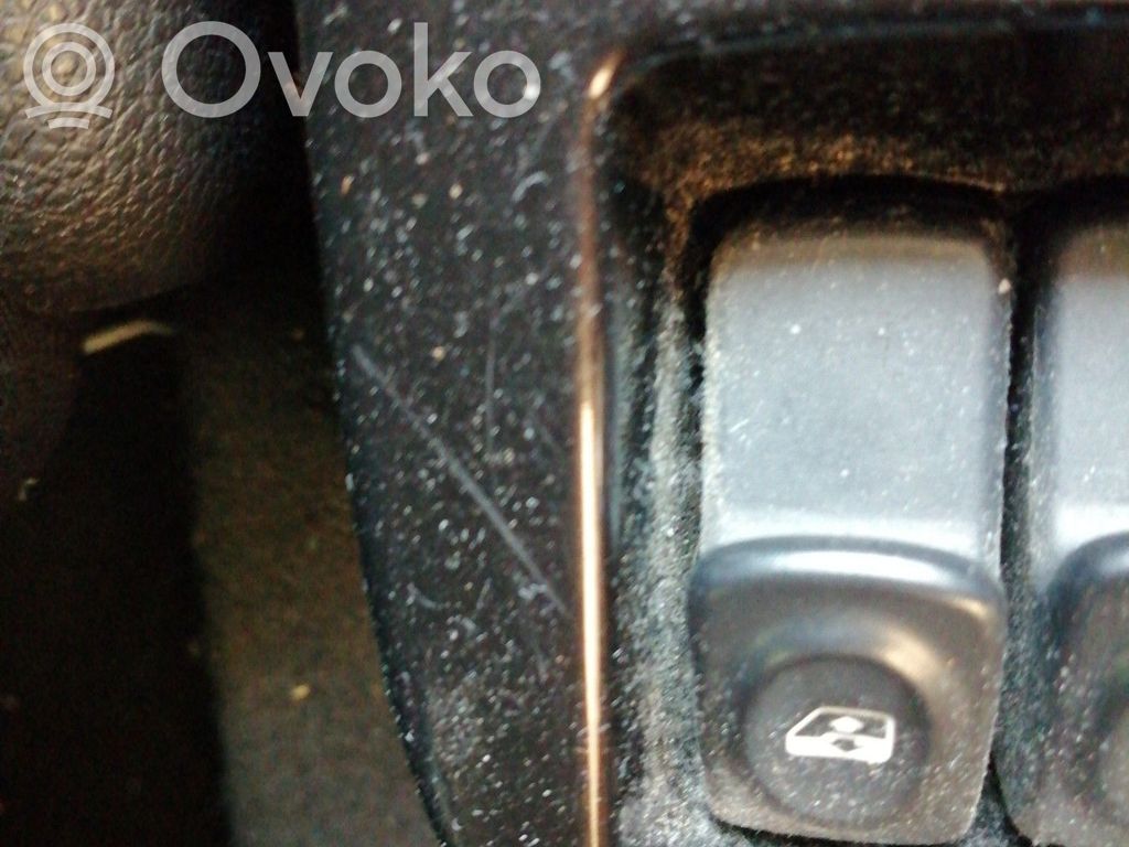 Dacia Duster Electric window control switch 