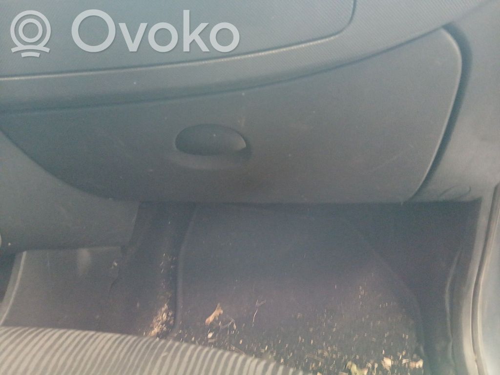 Dacia Logan I Juego guantera 