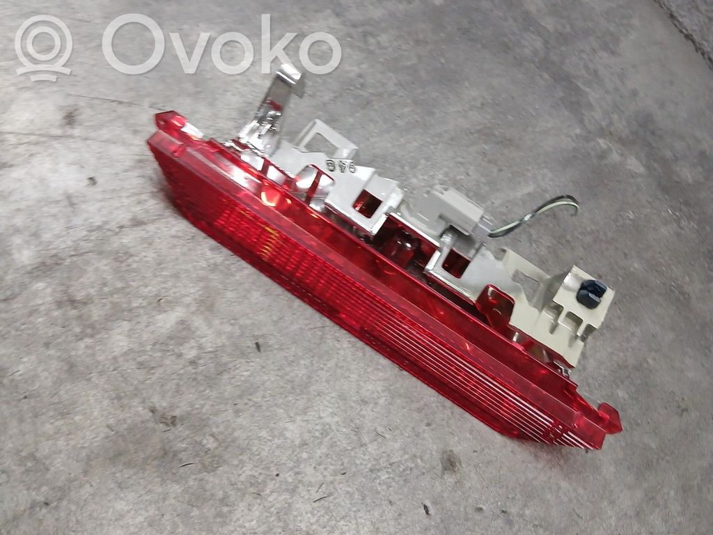 Toyota Yaris Third/center stoplight 