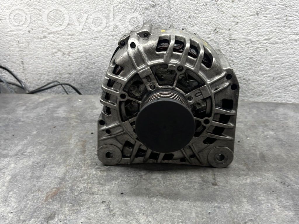 Opel Vivaro Generatore/alternatore 