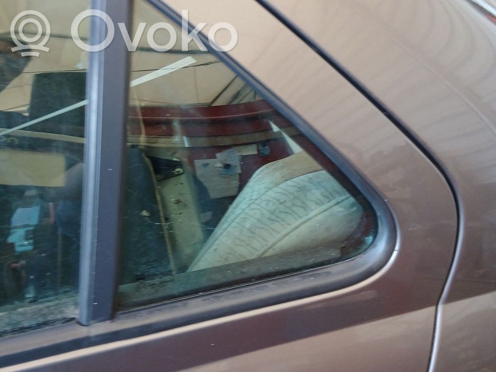 Peugeot 406 Ventanilla de ventilación de la puerta trasera 