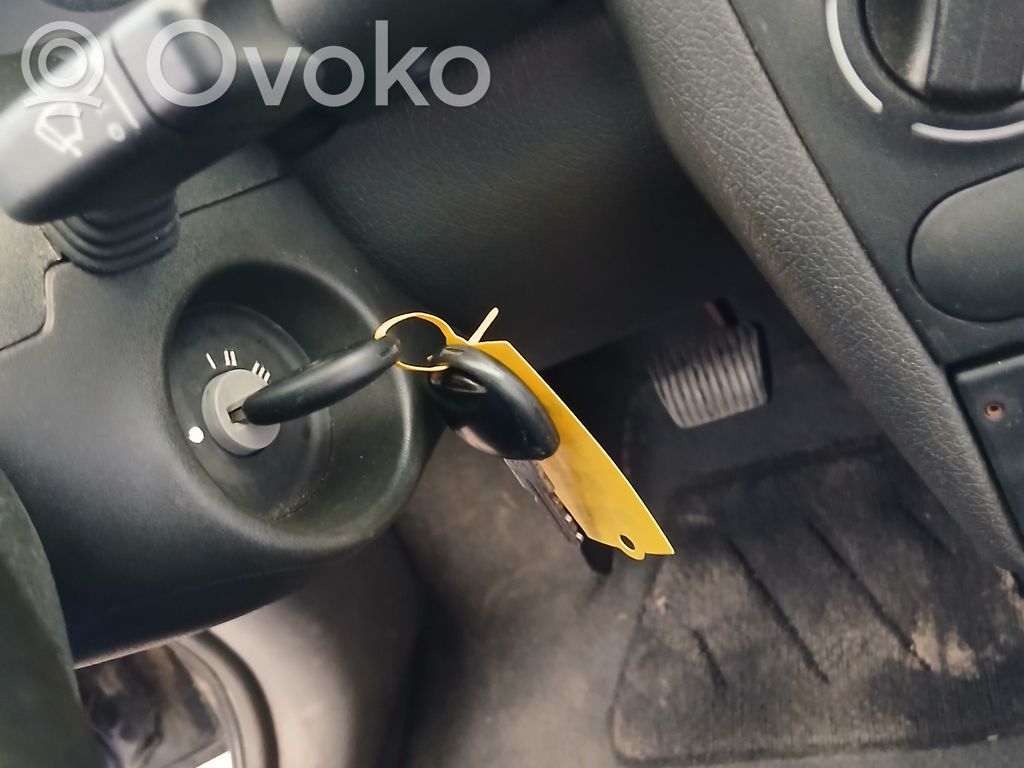 Opel Corsa B Užvedimo spynelė 