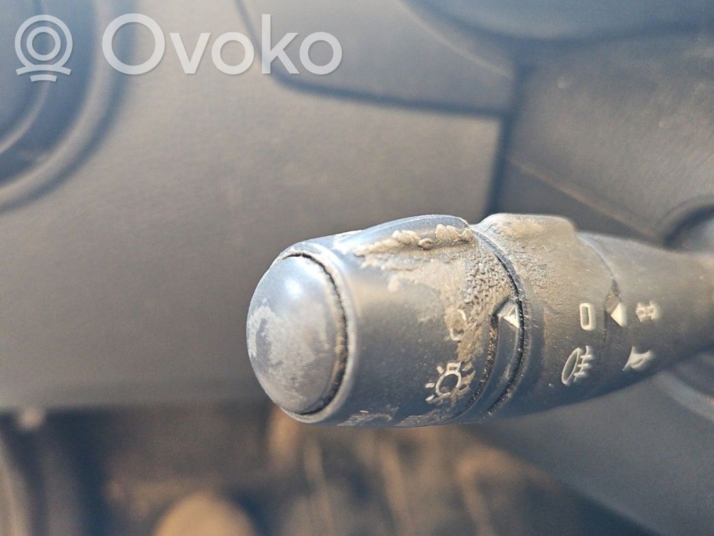 Dacia Logan I Manetka / Przełącznik kierunkowskazów 