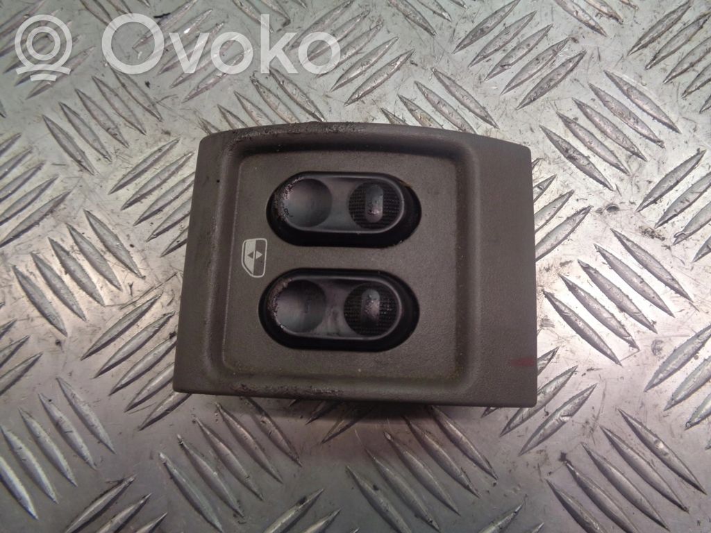 Interruptor de la ventanilla de ventilación   OUG381L8AB