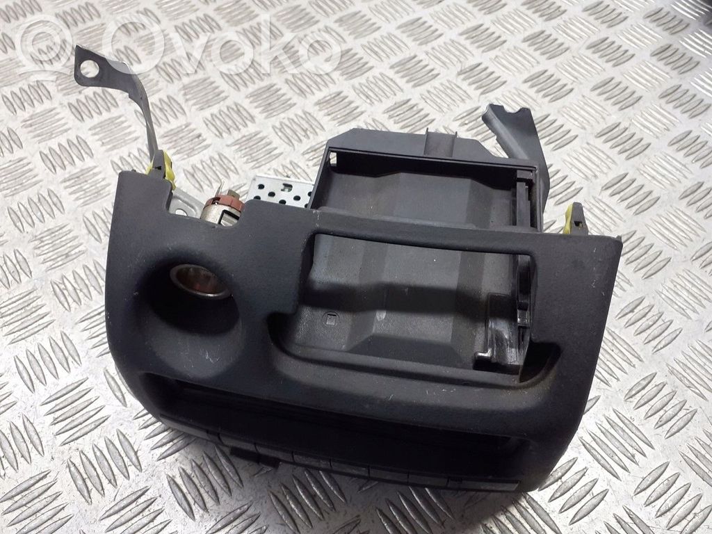 Toyota Yaris Panel / Radioodtwarzacz CD/DVD/GPS 