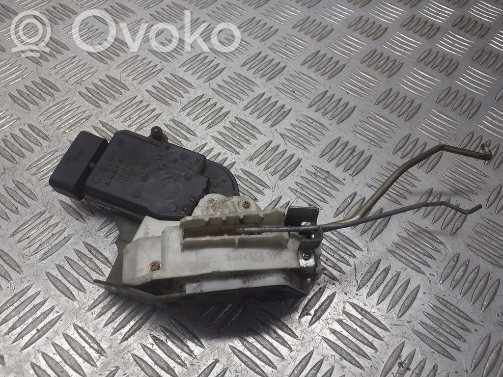 Priekšpusē slēdzene   B08SPLL