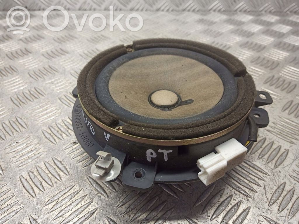 KIA Rio Takaoven kaiutin 