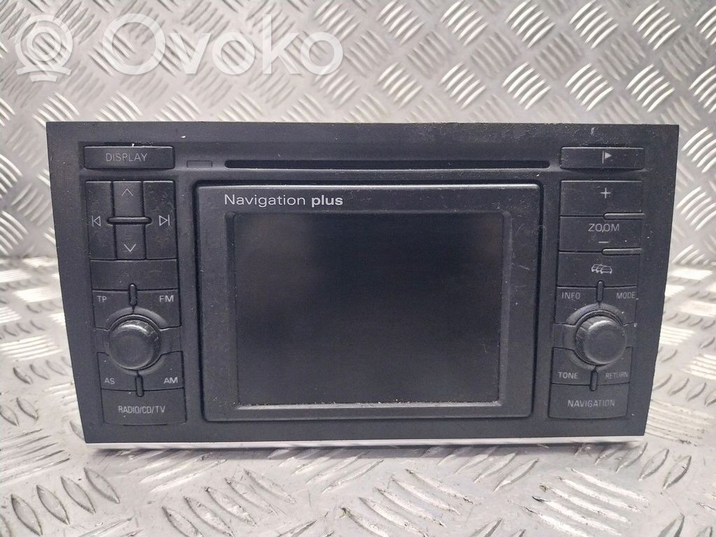 Audi A4 S4 B6 8E 8H Panel / Radioodtwarzacz CD/DVD/GPS 