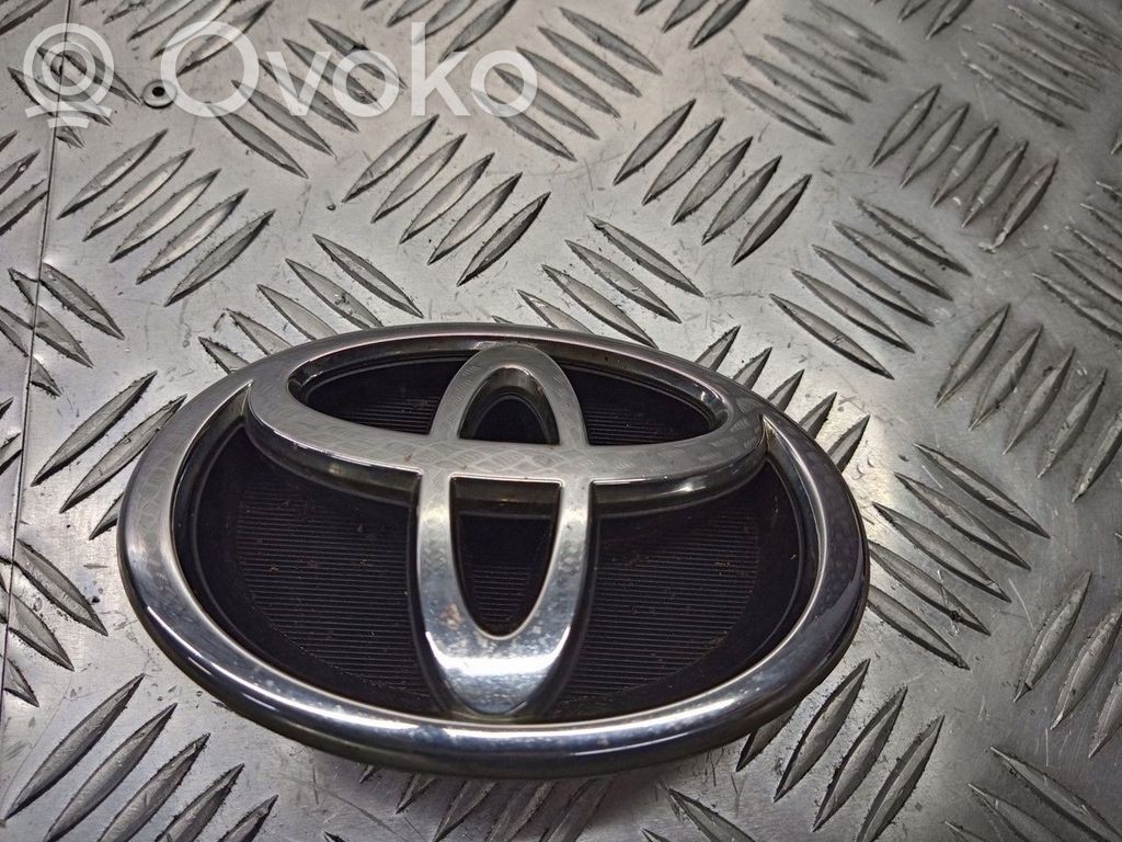 Toyota Corolla E120 E130 Emblemat / Znaczek 