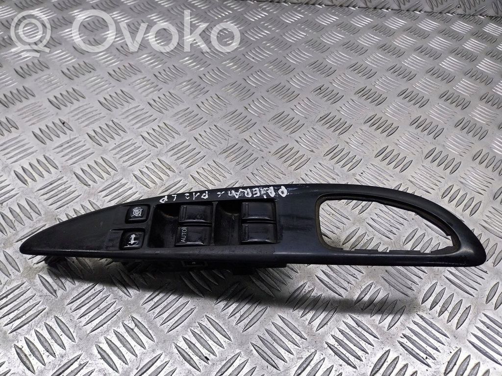 Nissan Primera Support bouton lève vitre porte avant 