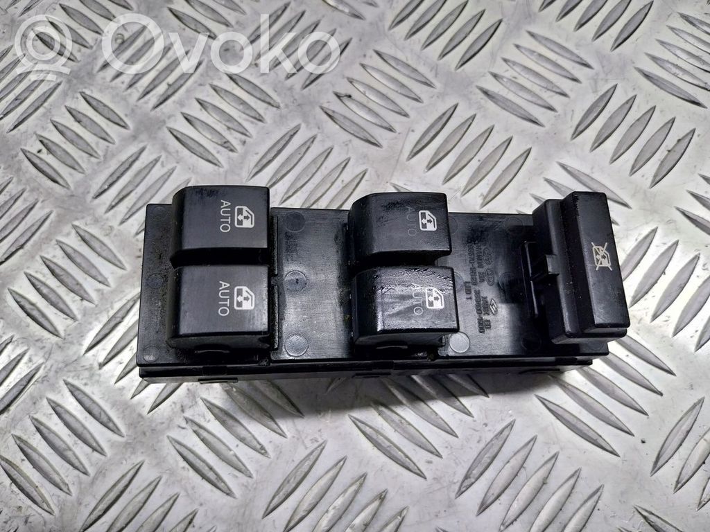 KIA Ceed Front door window switch trim 