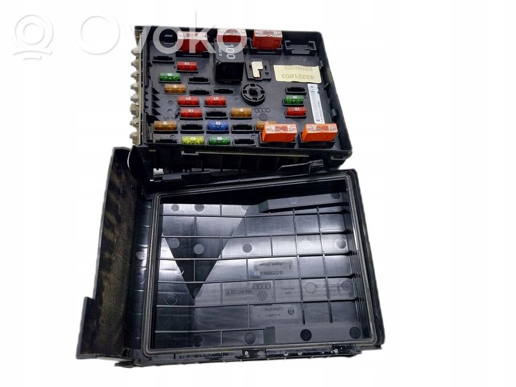 Volkswagen PASSAT B6 Coperchio scatola dei fusibili