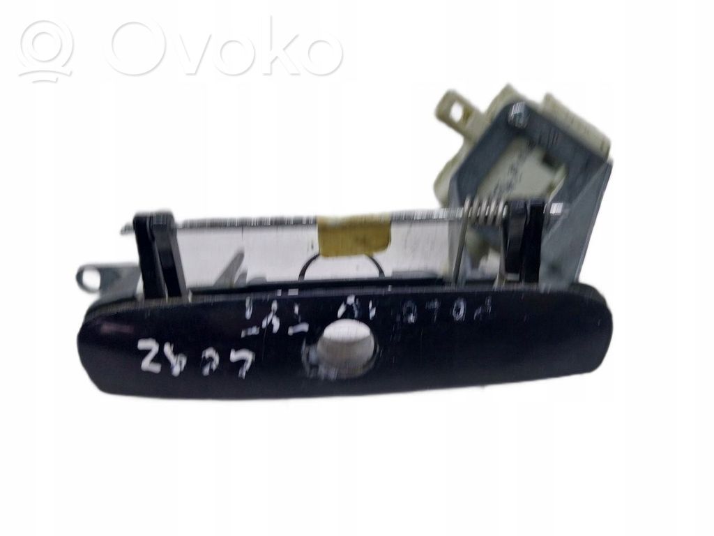 Volkswagen Polo IV 9N3 Interruptor para abrir la puerta trasera