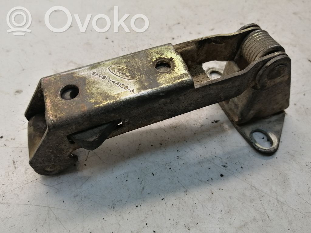 Ford Transit Takaoven pidätin 