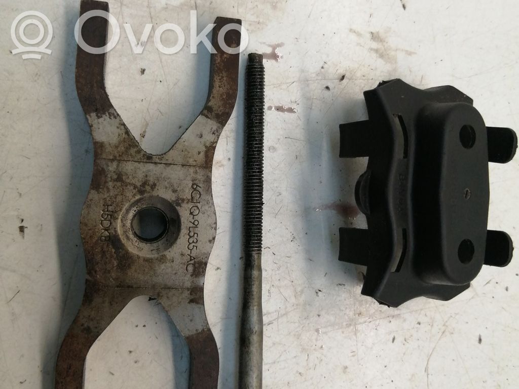 Abrazadera del inyector de combustible   6C1Q9L535AC,6C1Q9L513AA