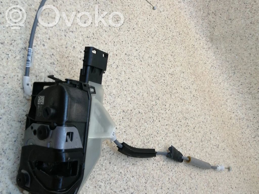 Opel Corsa F Priekšpusē slēdzene 