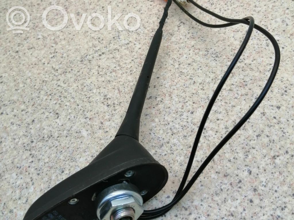 Opel Corsa F GPS-pystyantenni 