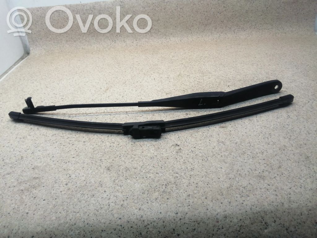 Ford Focus Front wiper blade arm 