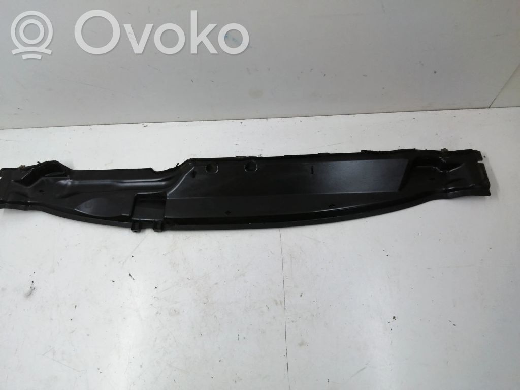 Ford Focus Konepellin verhoilu 