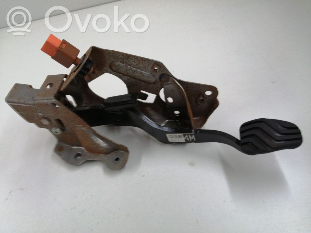 Nissan Qashqai Brake pedal 