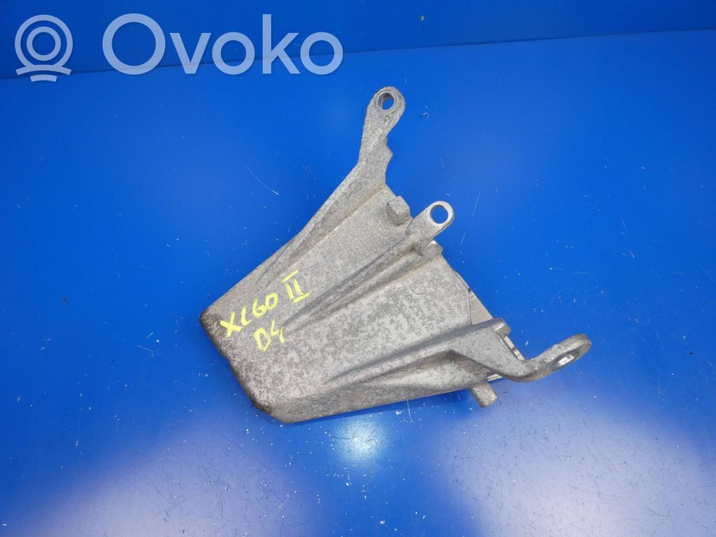 Volvo XC60 Engine mounting bracket 