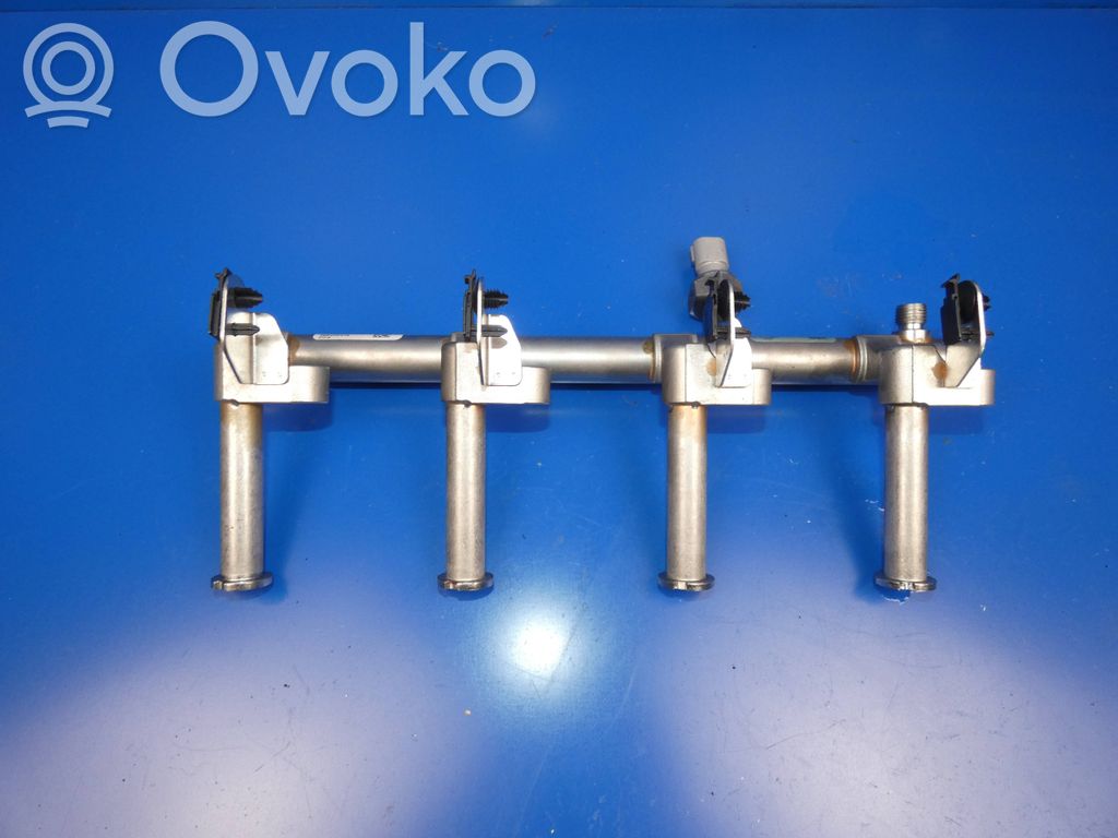 Volvo XC90 Listwa wtryskowa 