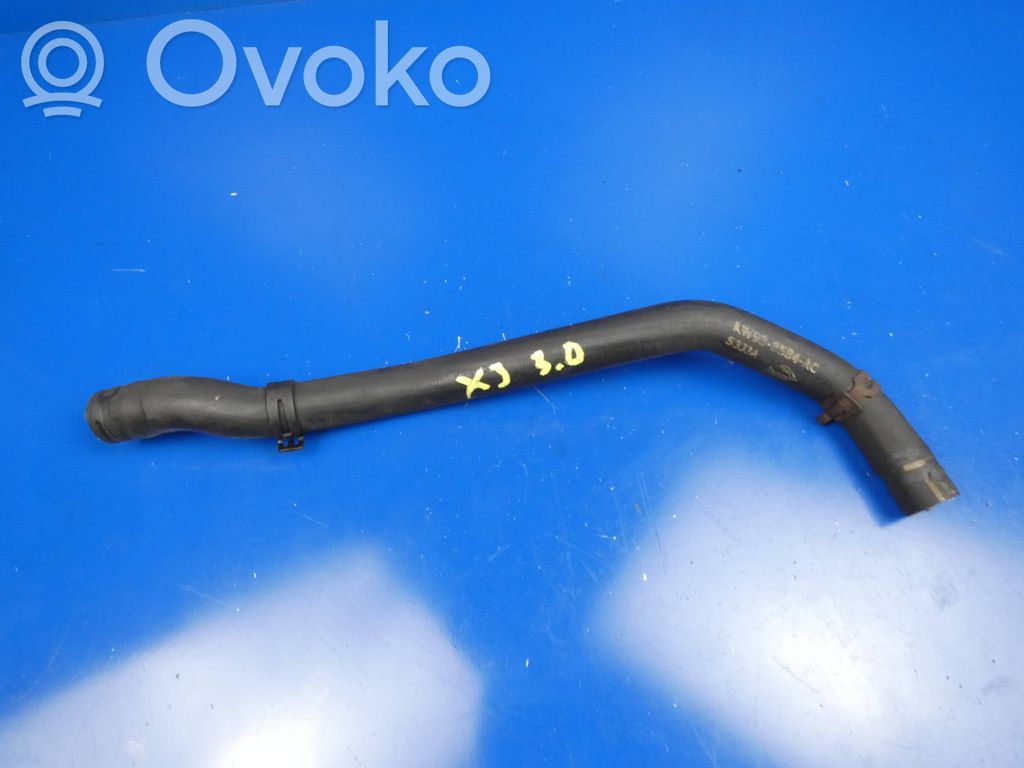 Jaguar XJ X351 Conductă/furtun lichid de răcire motor 