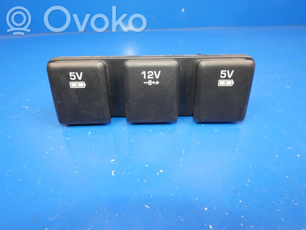 Land Rover Discovery Sport Gniazdo / Złącze USB 