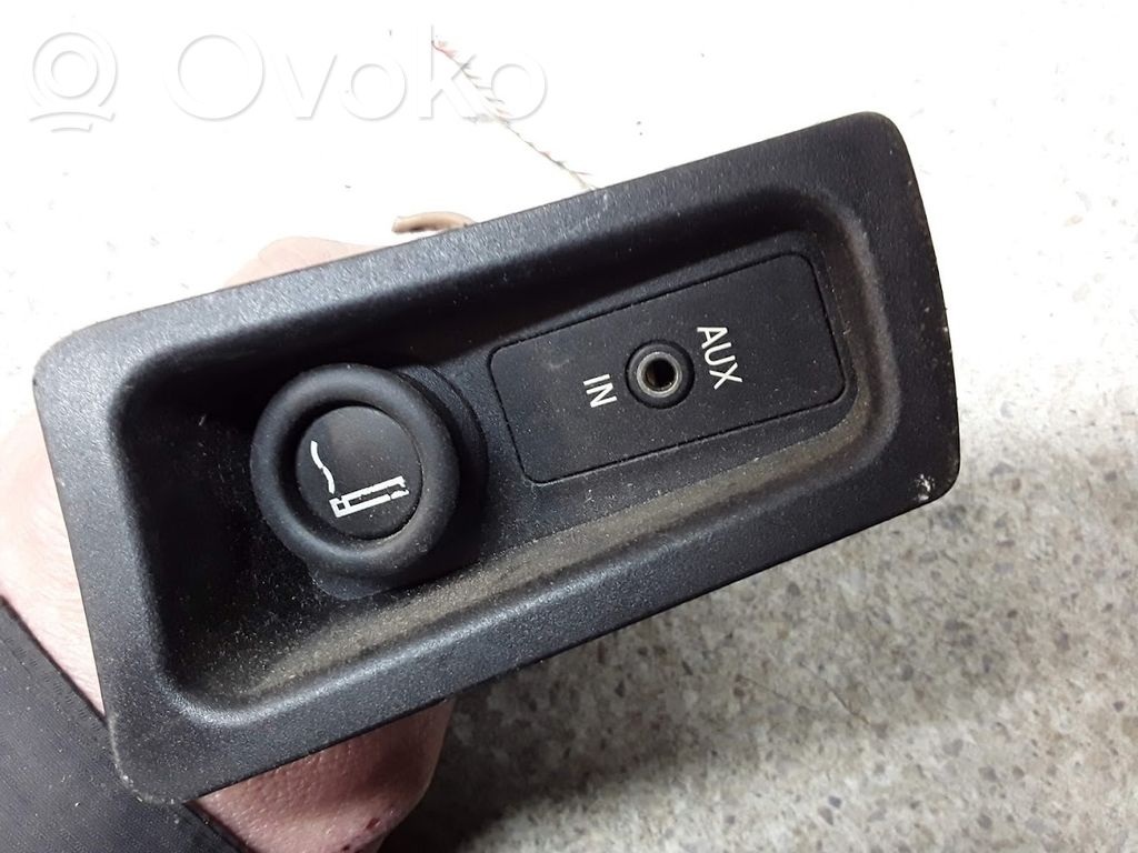 Câble adaptateur AUX   6930561