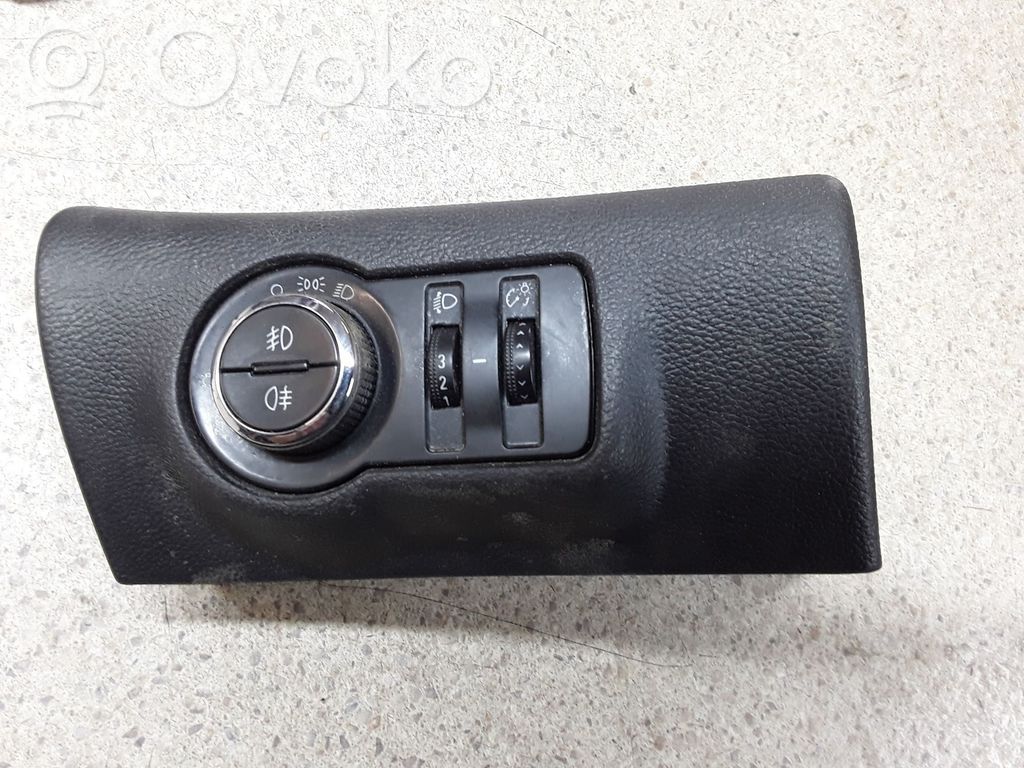 Opel Astra J Light switch 
