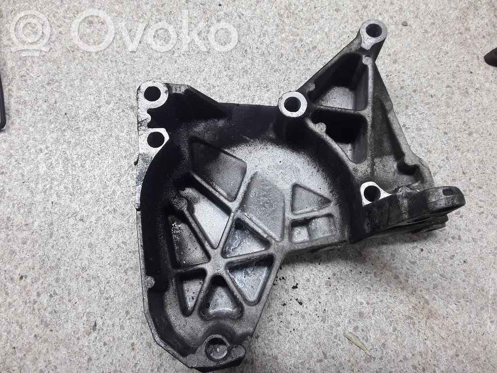 Renault Megane III Engine mounting bracket 