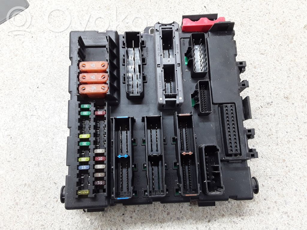Opel Vectra C Fuse module 