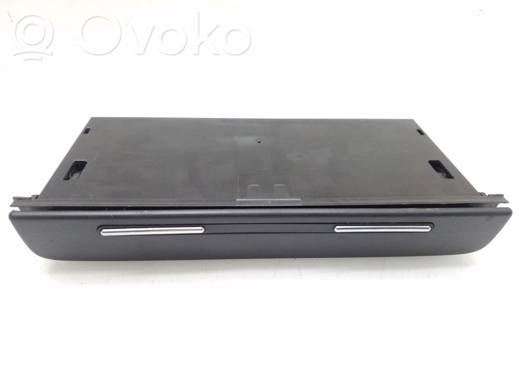Seat Exeo (3R) Dashboard storage box/compartment 