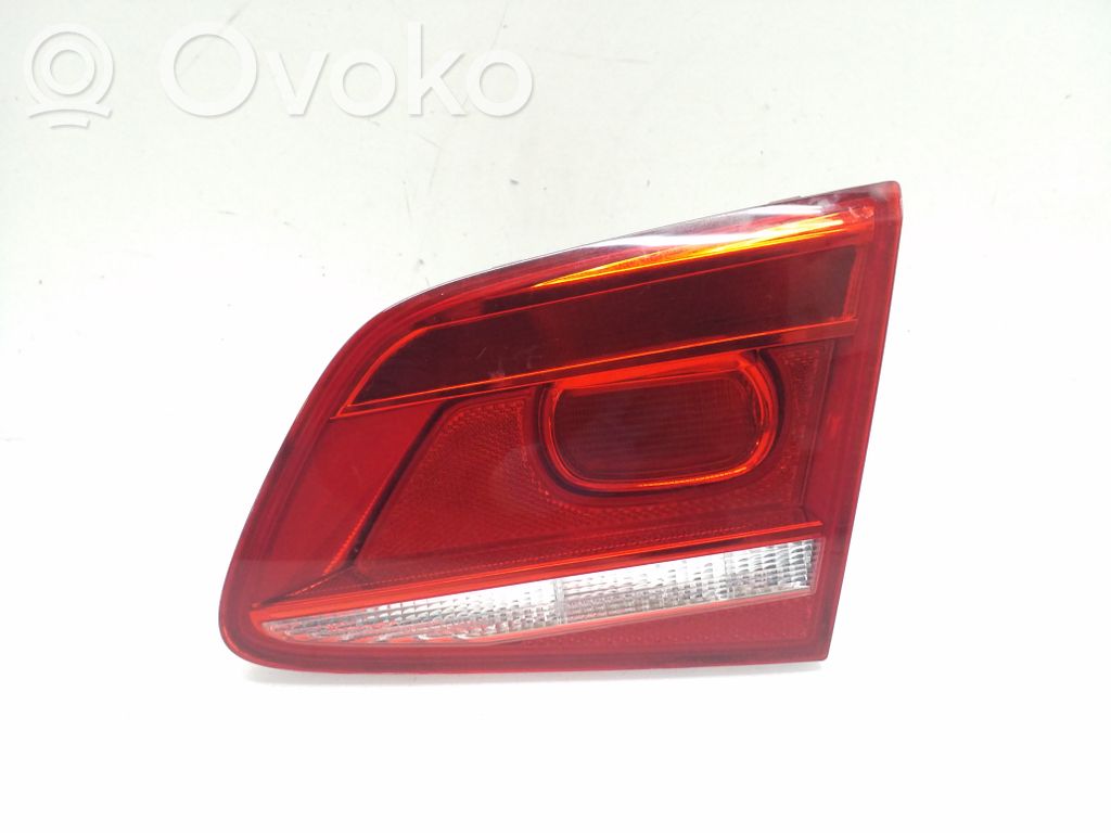 Volkswagen PASSAT B7 Lampy tylnej klapy bagażnika 