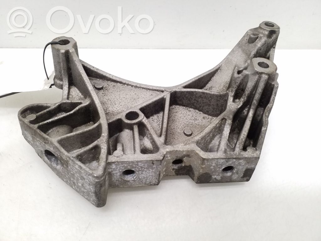 Volkswagen PASSAT B6 Engine mounting bracket 