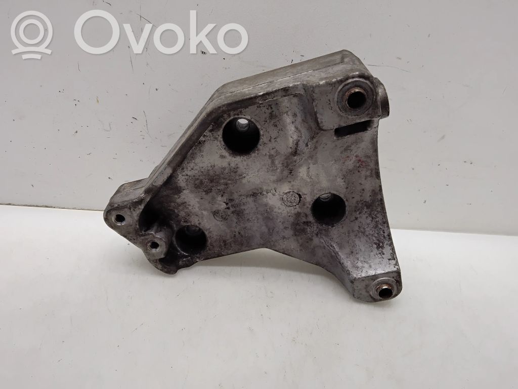 BMW X5 E70 Engine mounting bracket 