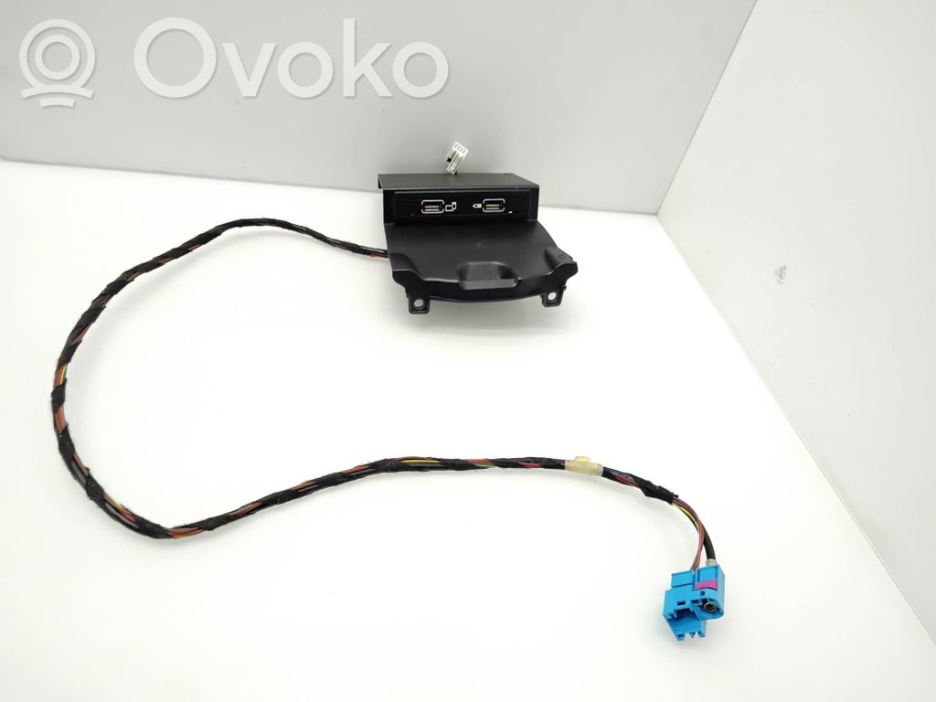 Mercedes-Benz CLA C117 X117 W117 Enchufe conector USB 