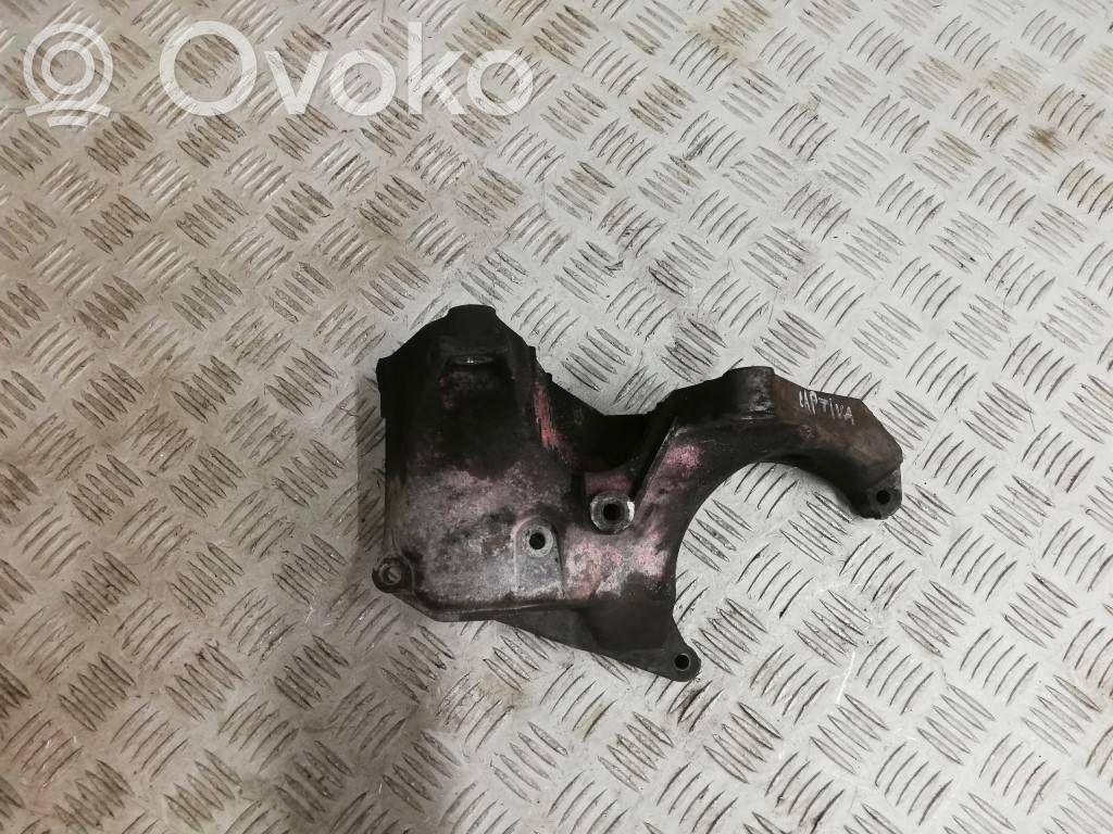 Chevrolet Captiva Engine mounting bracket 