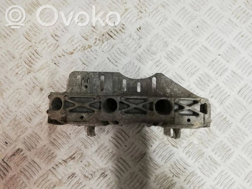 Dacia Duster Engine mounting bracket 