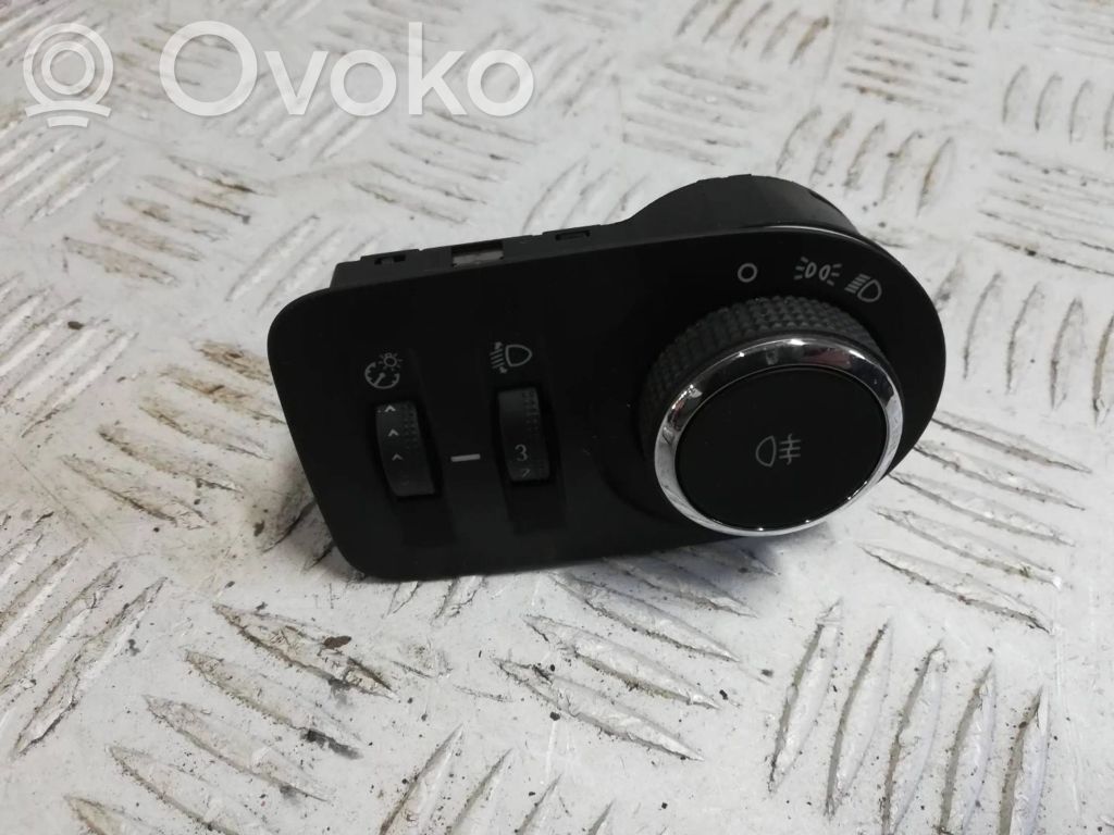Light switch   13294818,251797
