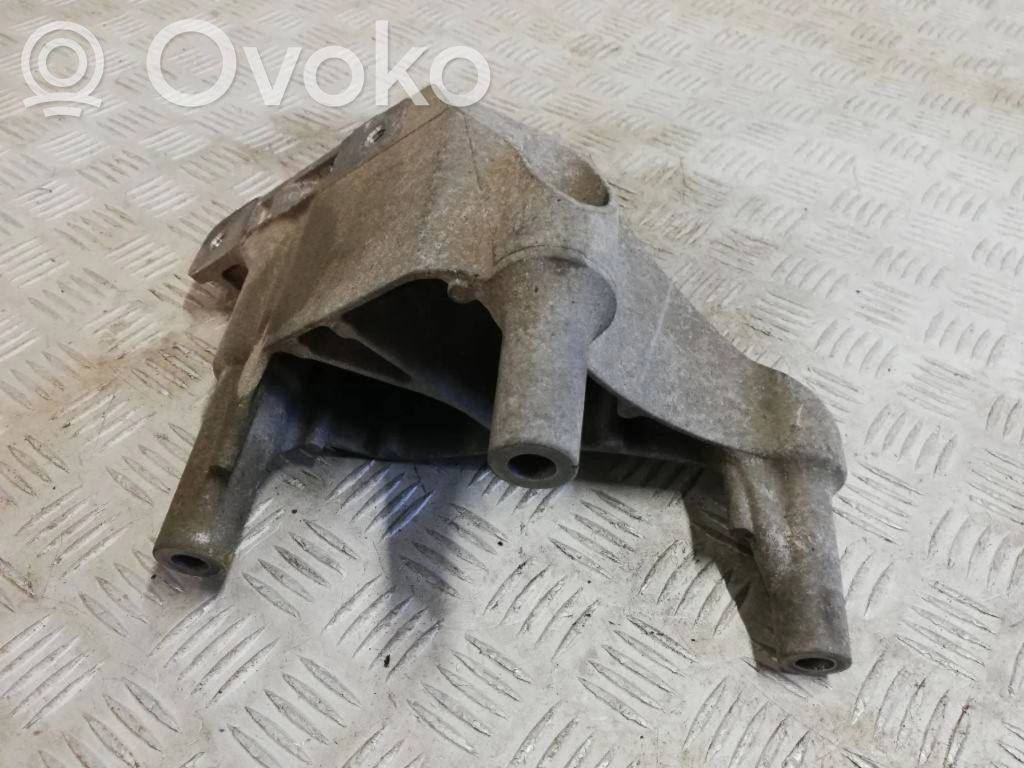 Opel Astra K Engine mounting bracket 