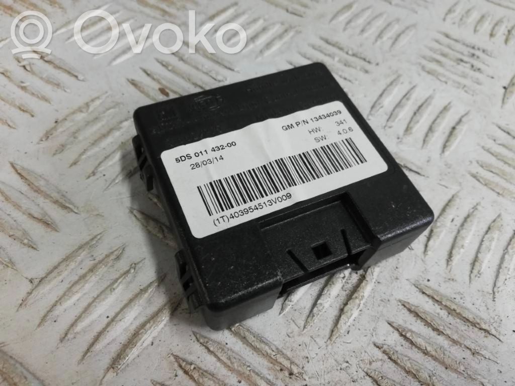 Opel Adam Fuel tank cap 